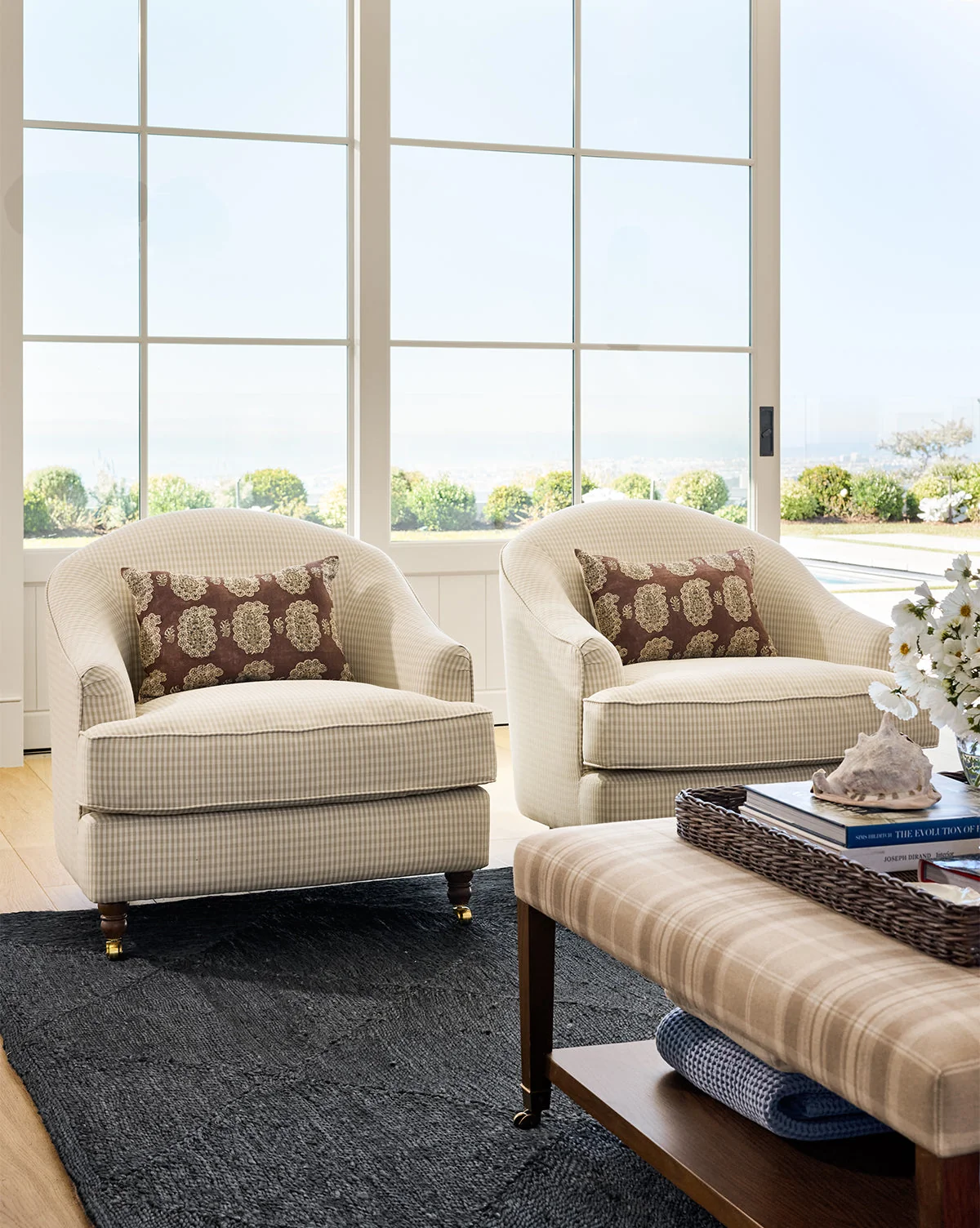 Classic Upholstered Lounge Chair with Rolled Arms, Piping Detail & Caster Legs for Living Room
