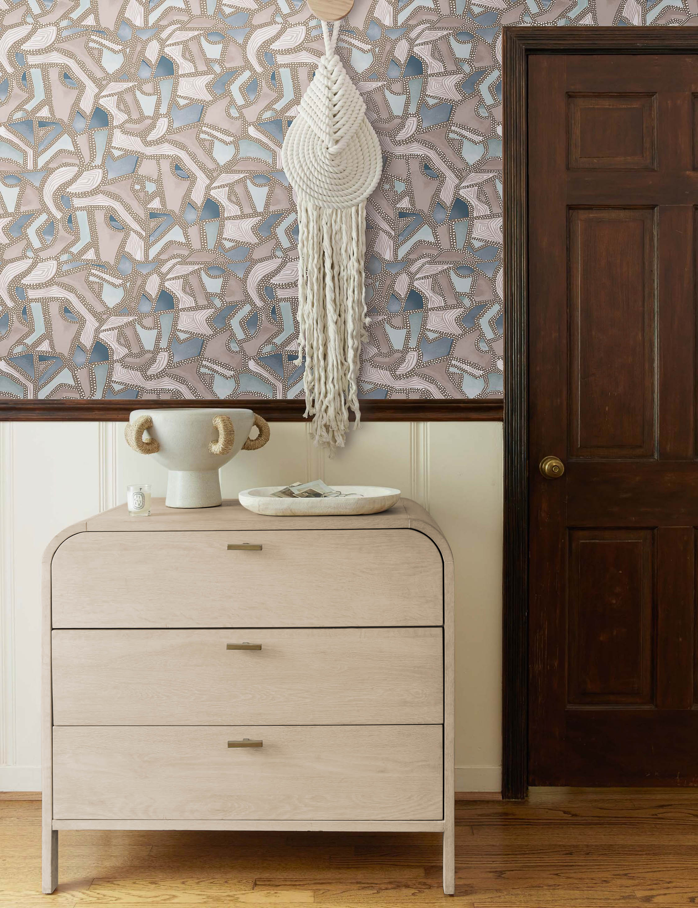 Dresser The refined finish of this dresser appealingly compliments the arched corners of its undersd design. It is fitted with sk iron pulls