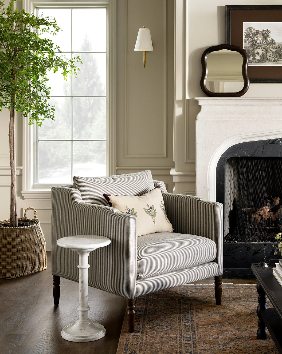 Traditional Upholstered Lounge Chair with Turned Legs & Eye-Catching Arm Details for Living Room-2