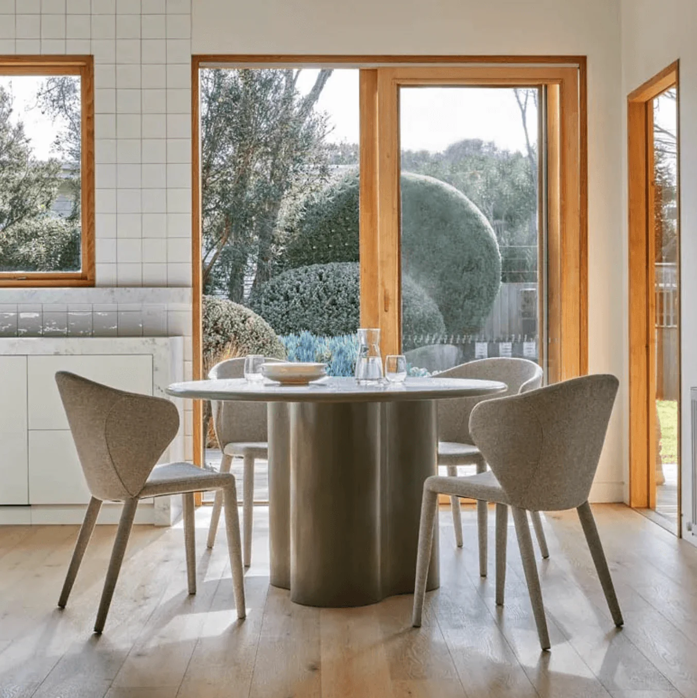 Modern Linen Dining Chair with Upholstered for Dining Room