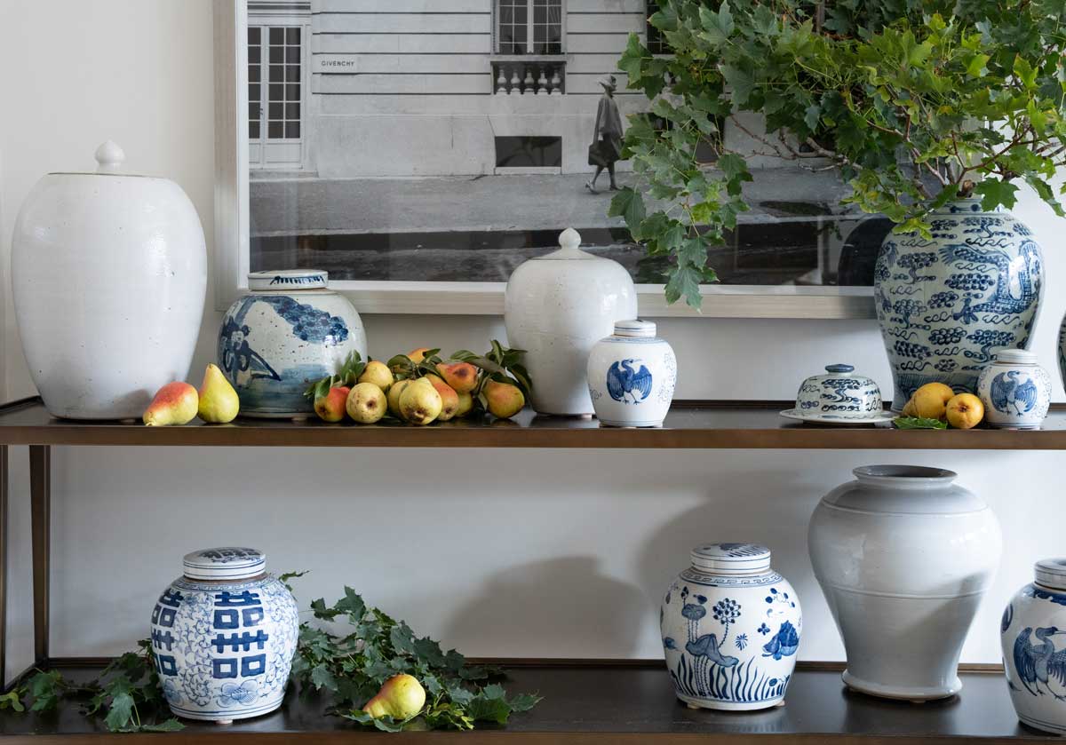 Oriental Porcelain Temple Jar with Double Happiness Floral Painting for Living Room & Study