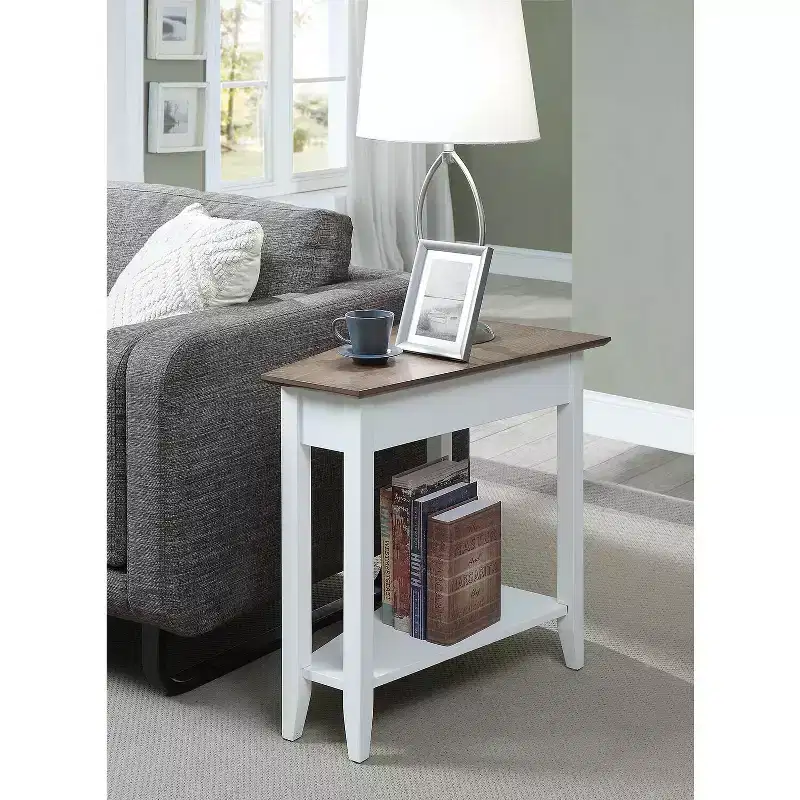 Round End Table with Bottom Shelf, Elegant Side Table Featuring Curved Legs, Stylish Accent Table for Living Room Storage
