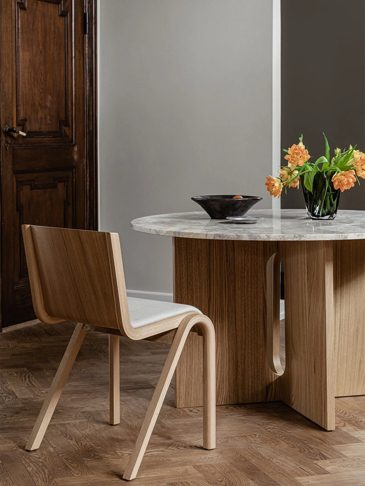 Cantilevered Dining Chair, Upholstered Seat ¨C Oak Veneer, Stackable