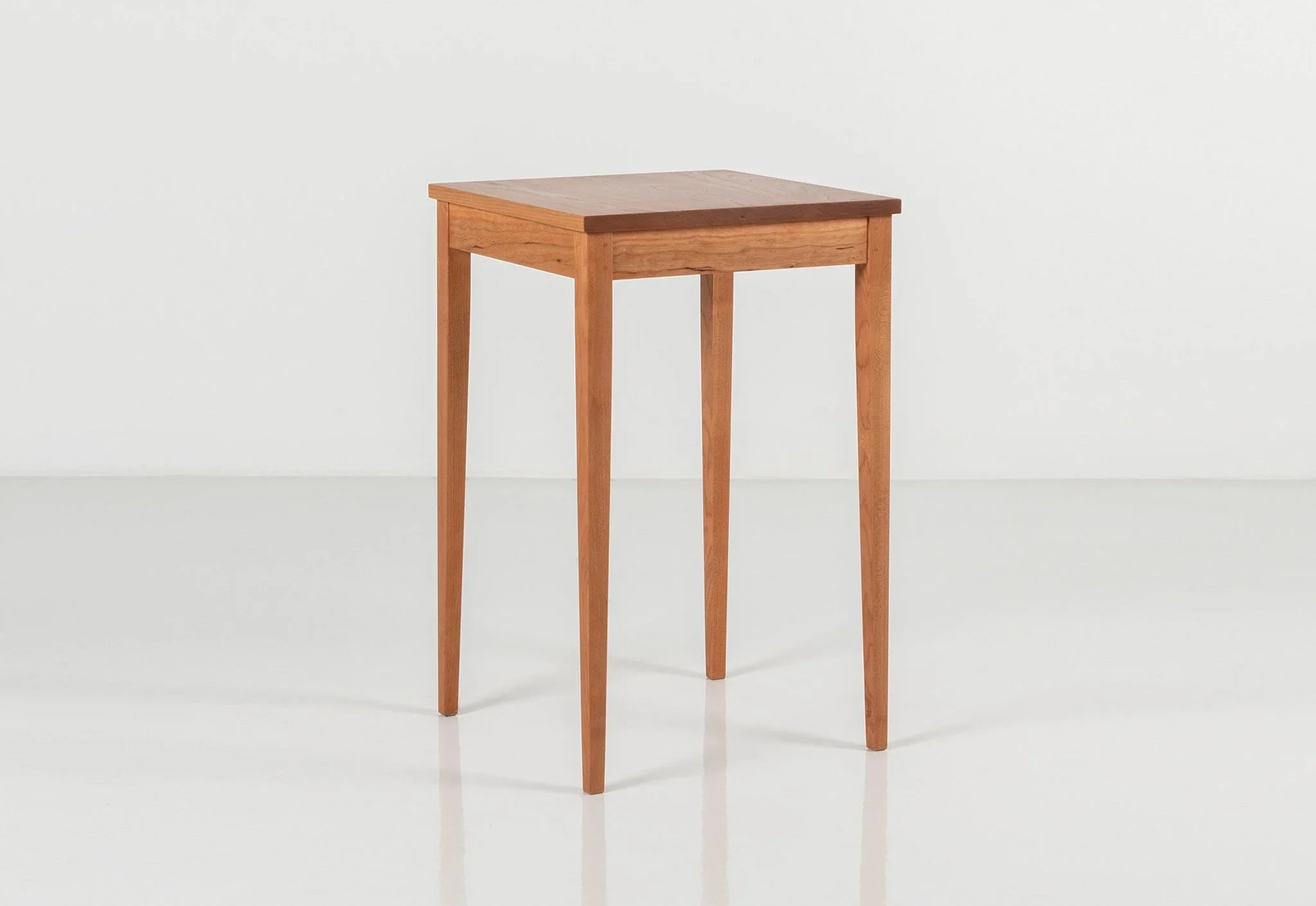 Table Minimus – Square - Inspired by styles, these tables all share the same leg structure, with four slender columns