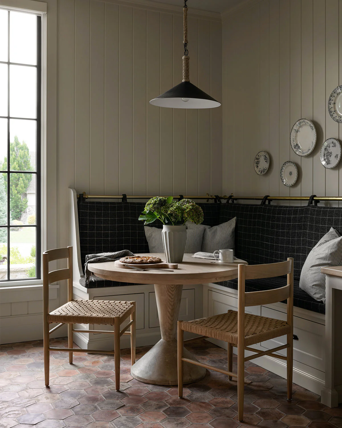 Scandinavian Paper Cord Woven Dining Chair with Transitional Form for Dining Room