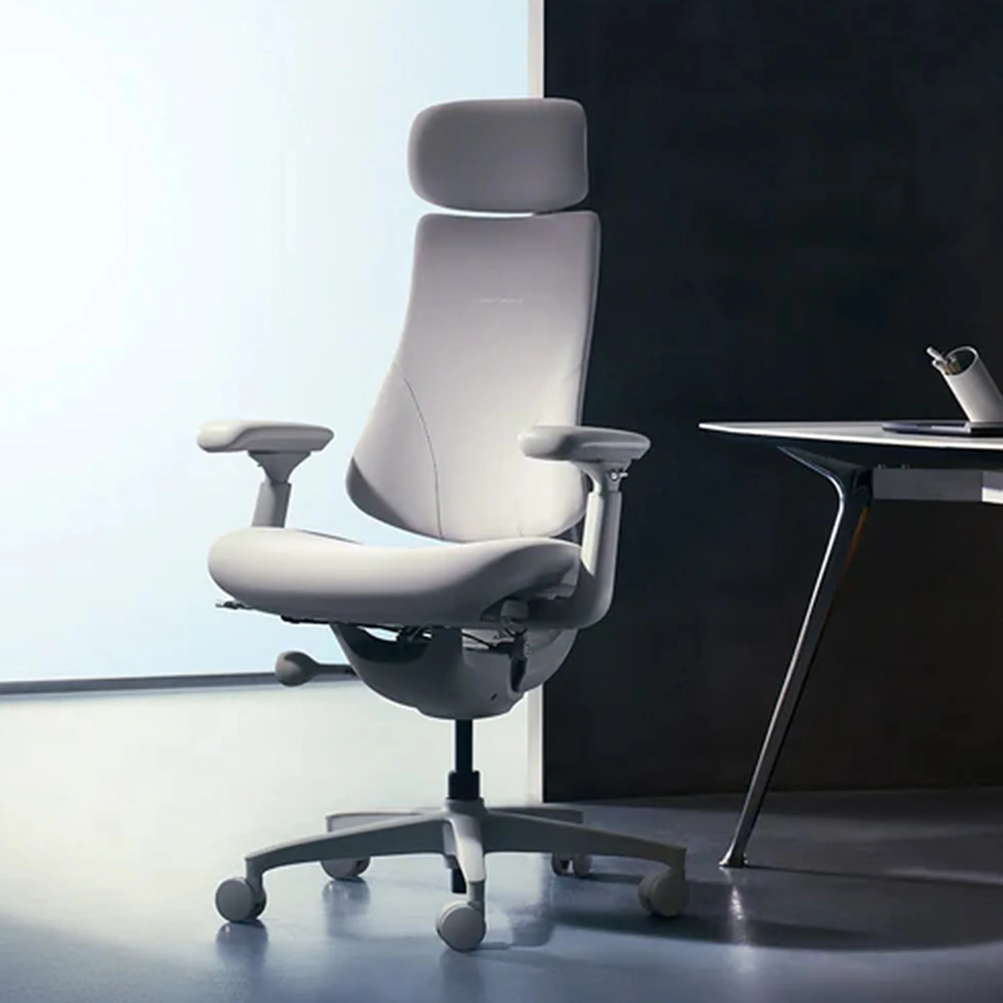 Dynamic Ergonomic Office Chair with Chip-Controlled Adaptive Backrest