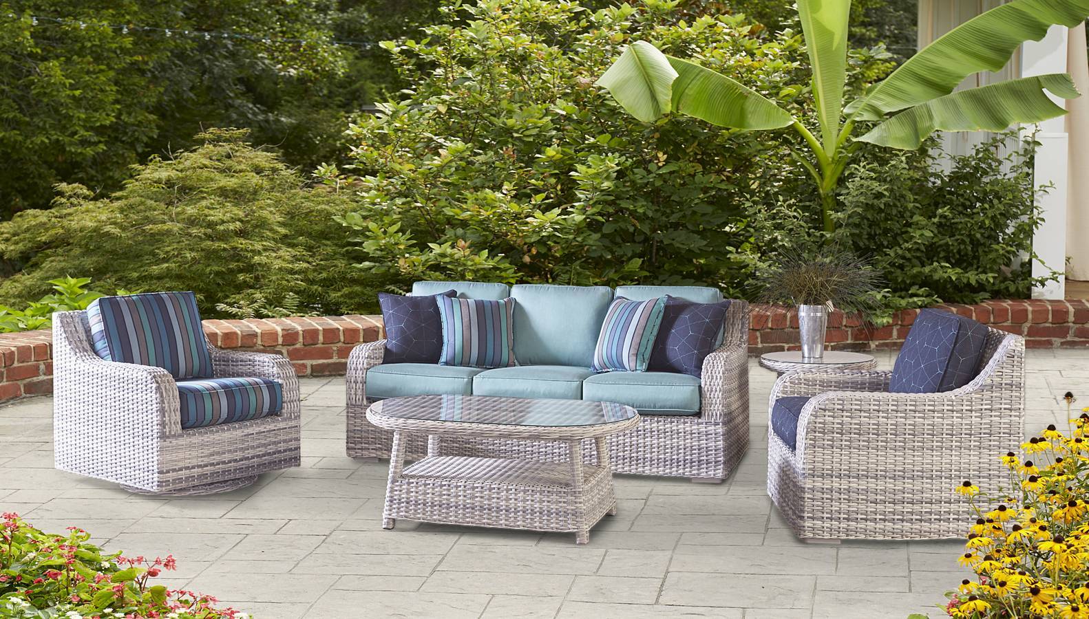 Outdoor Wicker Swivel Glider Chair with Cushions in Ice White
