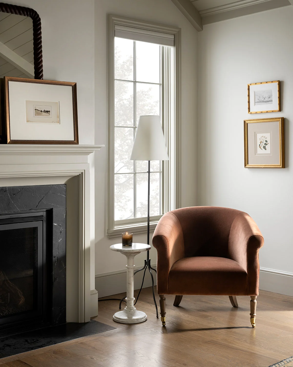 Traditional Upholstered Lounge Chair with Curved Elements for Living Room
