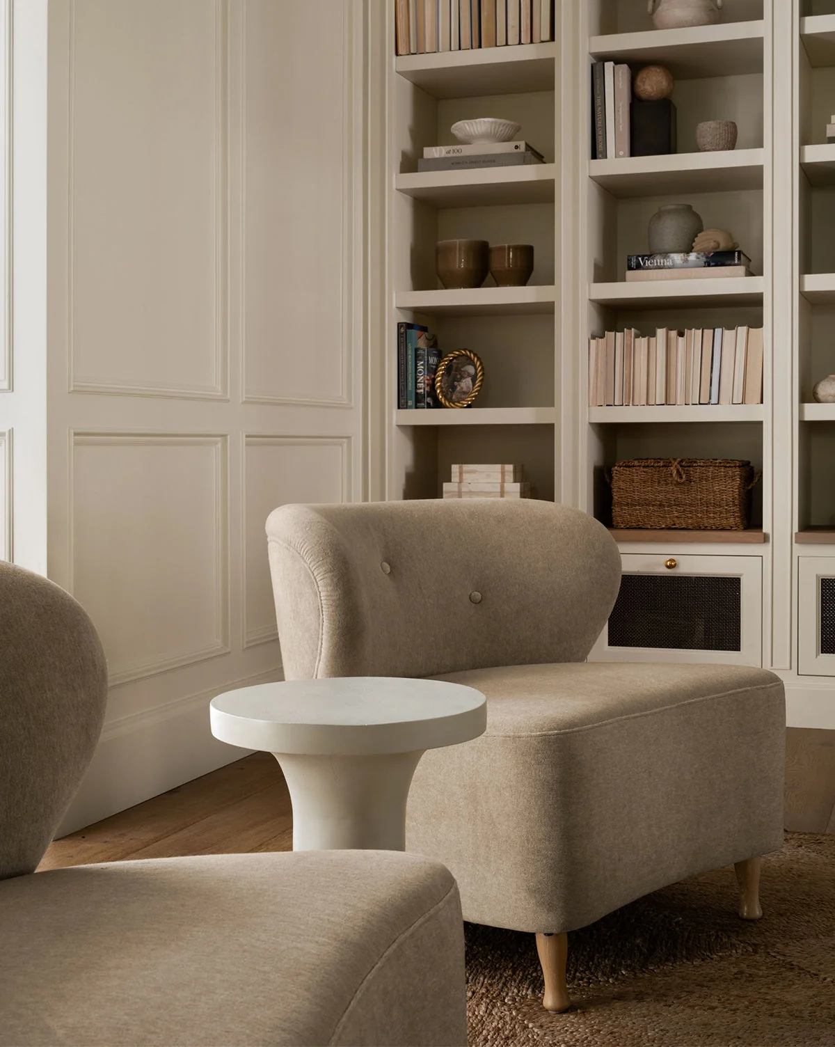 Traditional Upholstered Slipper Chair with Tufted Rounded Back & Red Oak Legs for Living Room