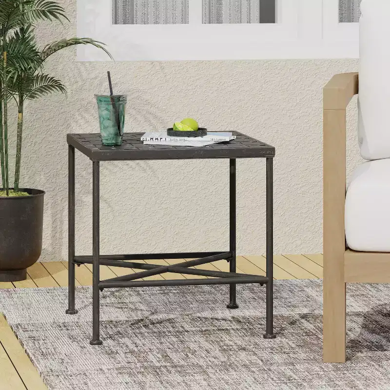 Okak Minimalism Side Table with Metal Frame and Reinforced Design, Accent Table with Woven Tabletop, End Table for Living Room, Patio, Black