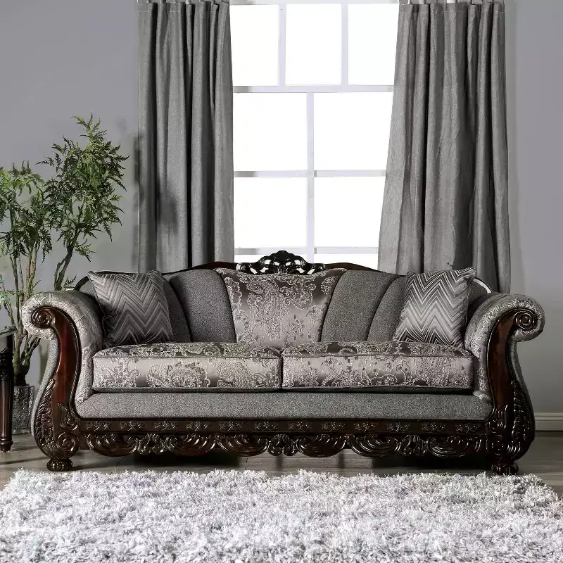 Classic Rolled Arm Sofa with Plush Upholstery and Solid Wood Frame