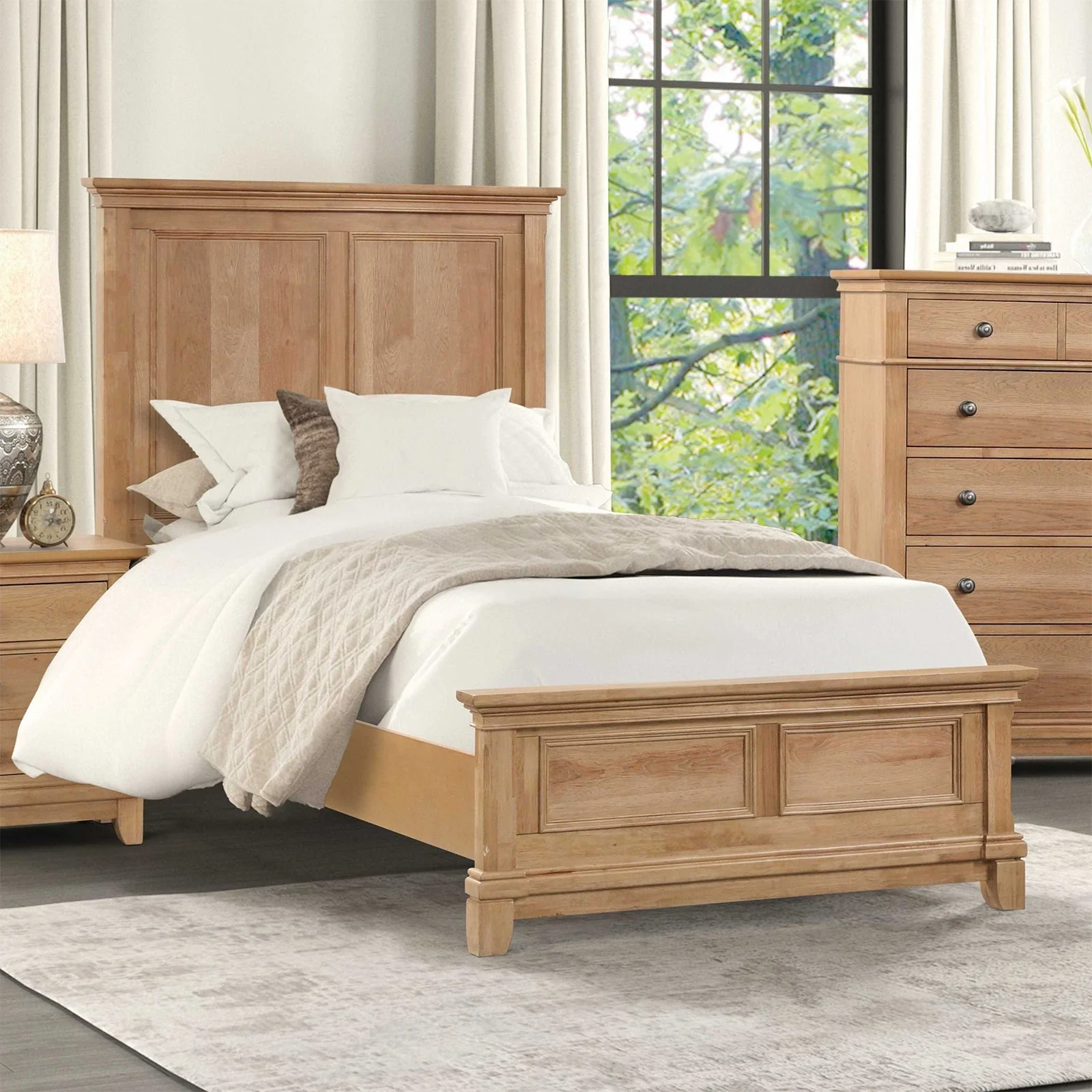 Farmhouse Bed with Horizontal Plank Headboard Design
