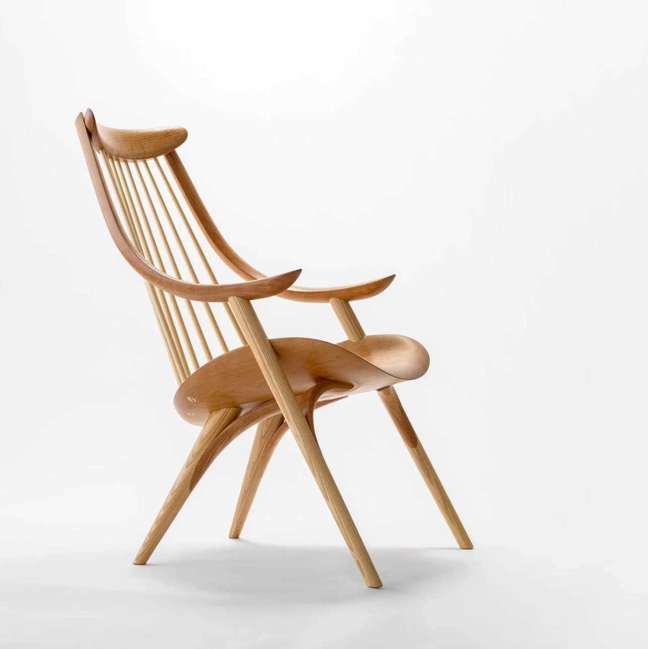 1972 - Dimensions Width 62 cm Depth 58 cm Seat Height 44 cm Total Height 104 cm