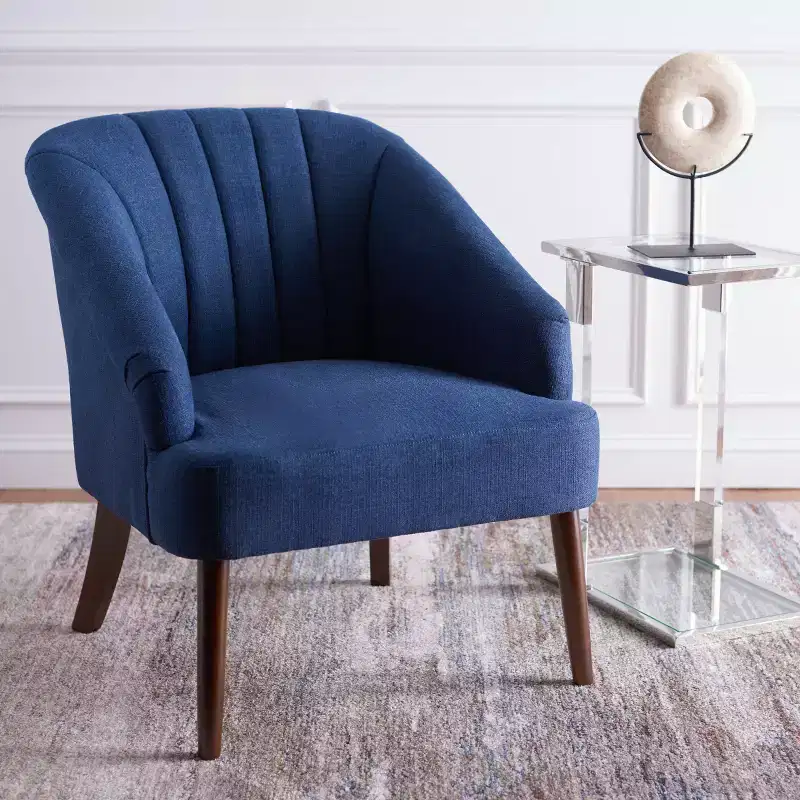 Poltroncina imbottita d'accento bianca