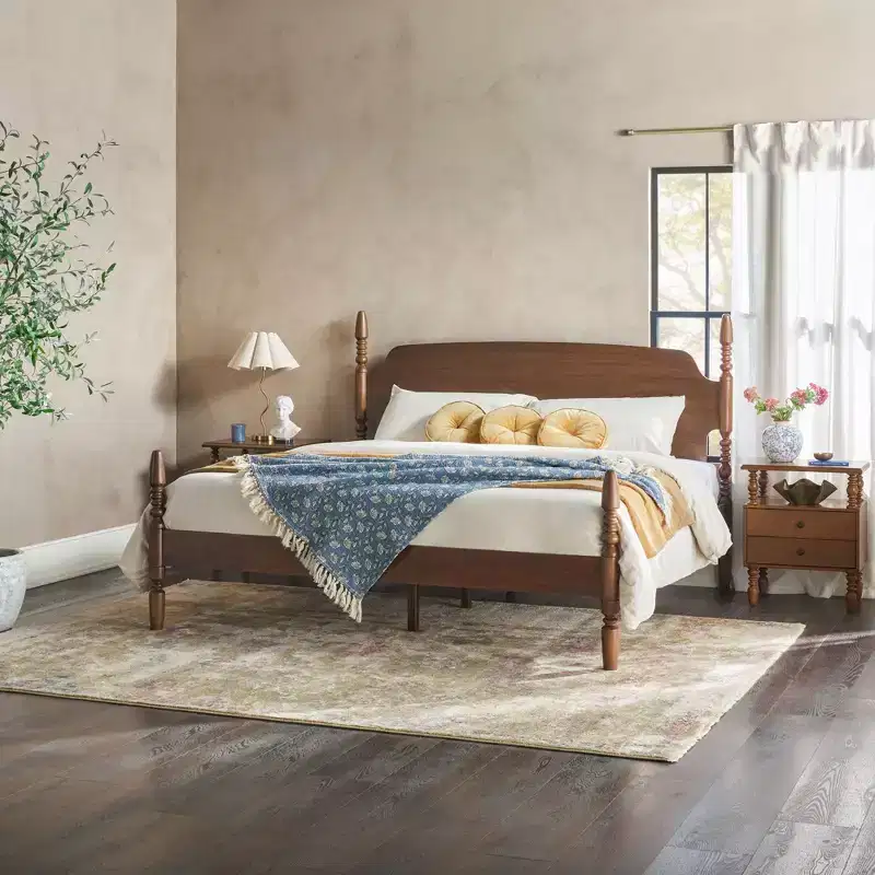 Traditional Solid Wood Spindle Bed