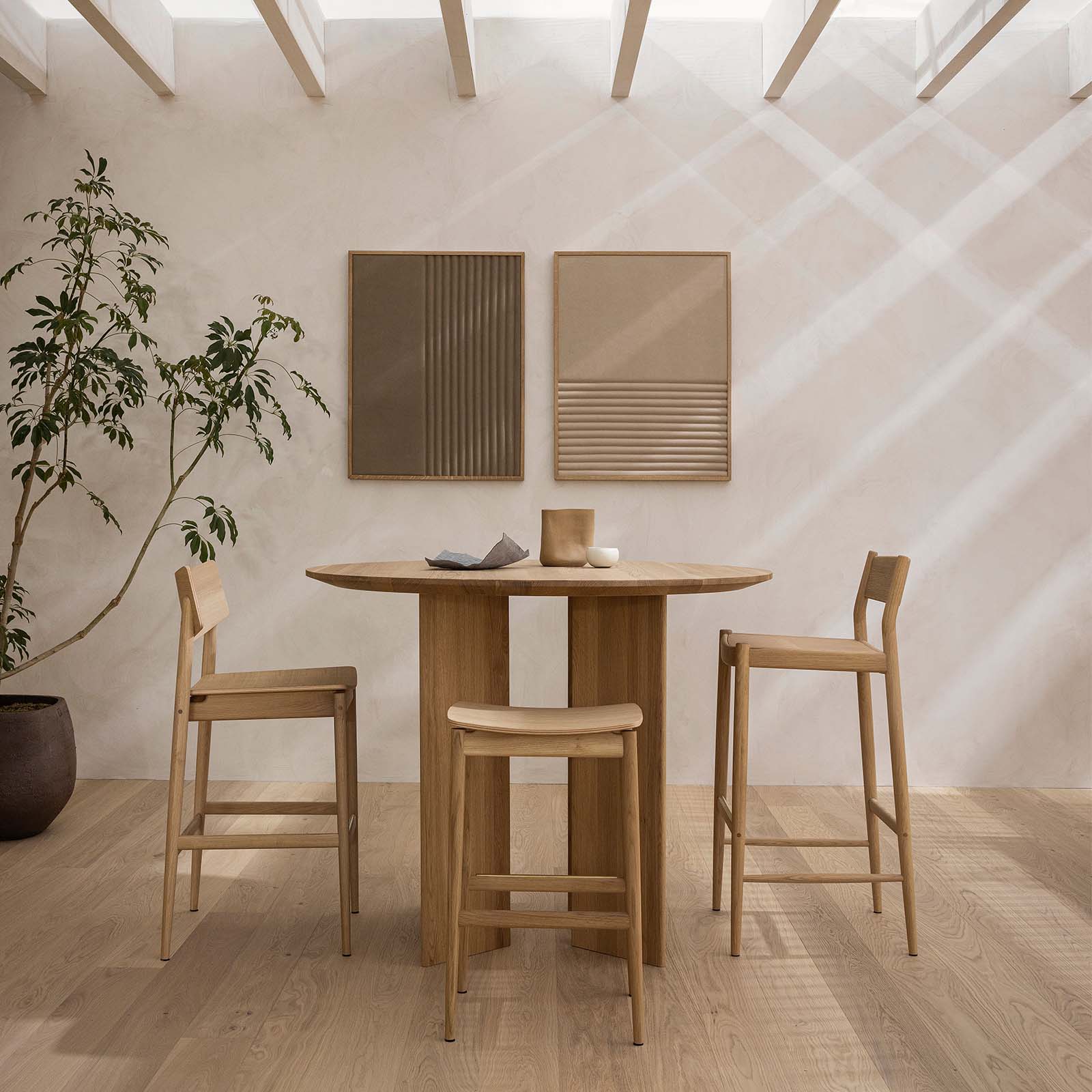 High stool (with cushion)