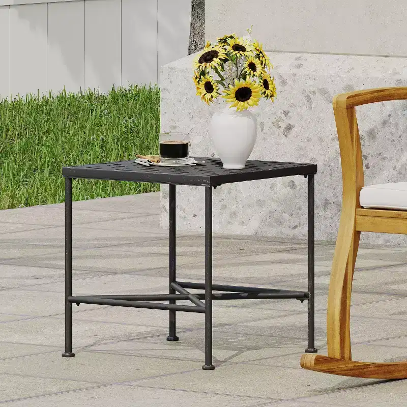 Okak Minimalism Side Table with Metal Frame and Reinforced Design, Accent Table with Woven Tabletop, End Table for Living Room, Patio, Black