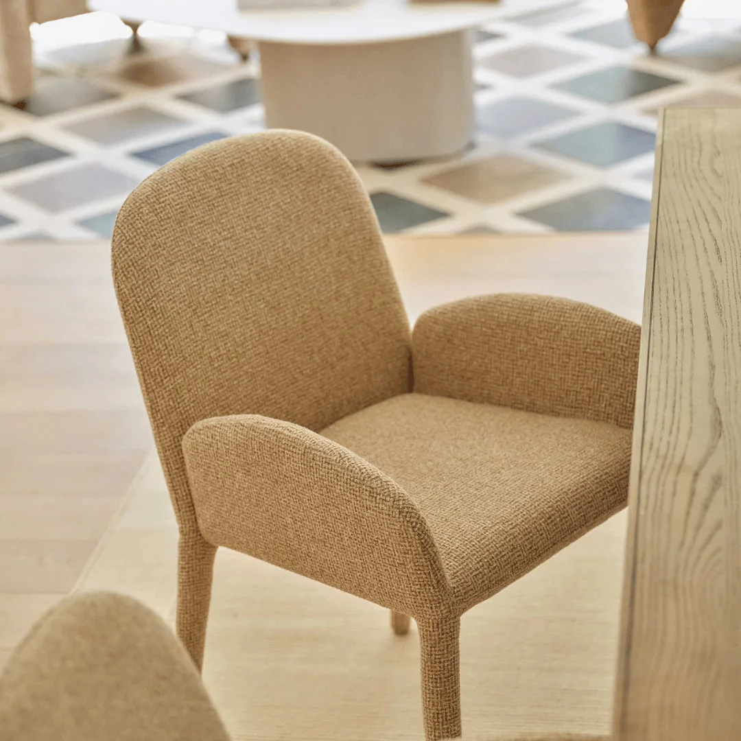 Metal Dining Chair with Curved Back and Upholstered for Dining Room