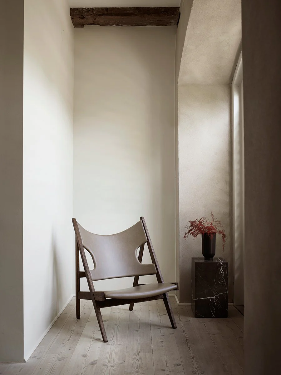 Leather & Oak Lounge Chair with Elbow Cut-Out Design for Living Room