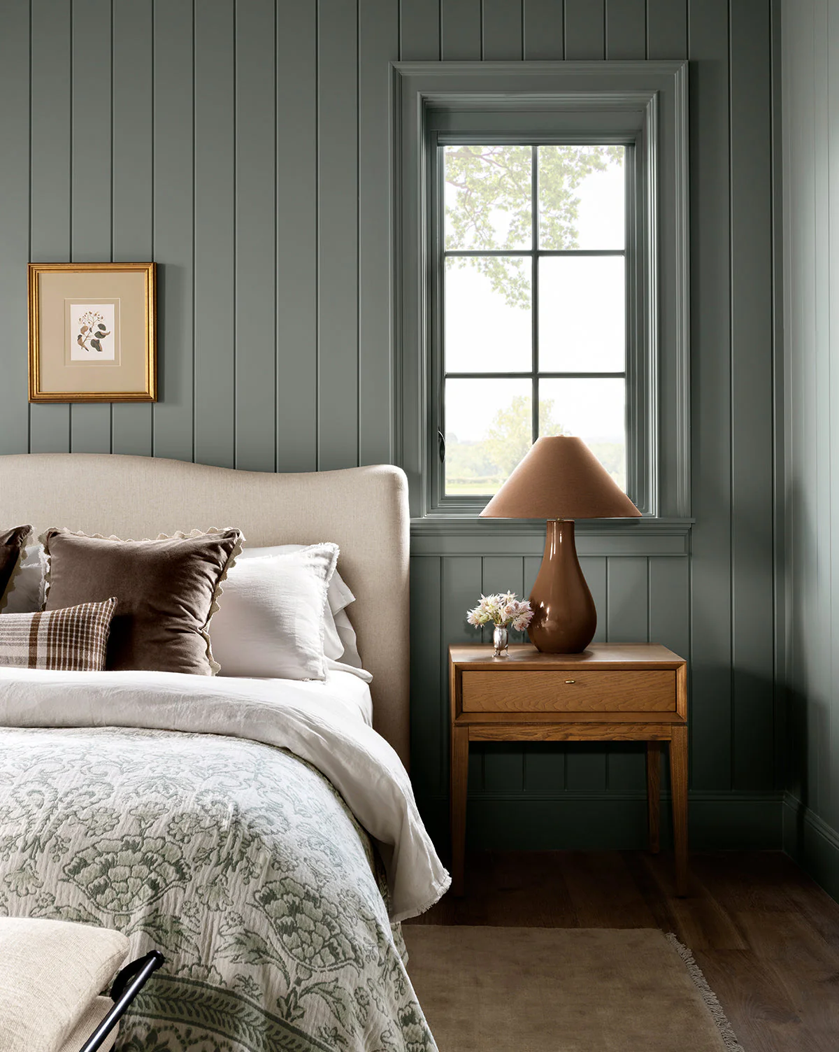 Classic Solid Oak Nightstand with Full-Extension Drawer for Bedroom