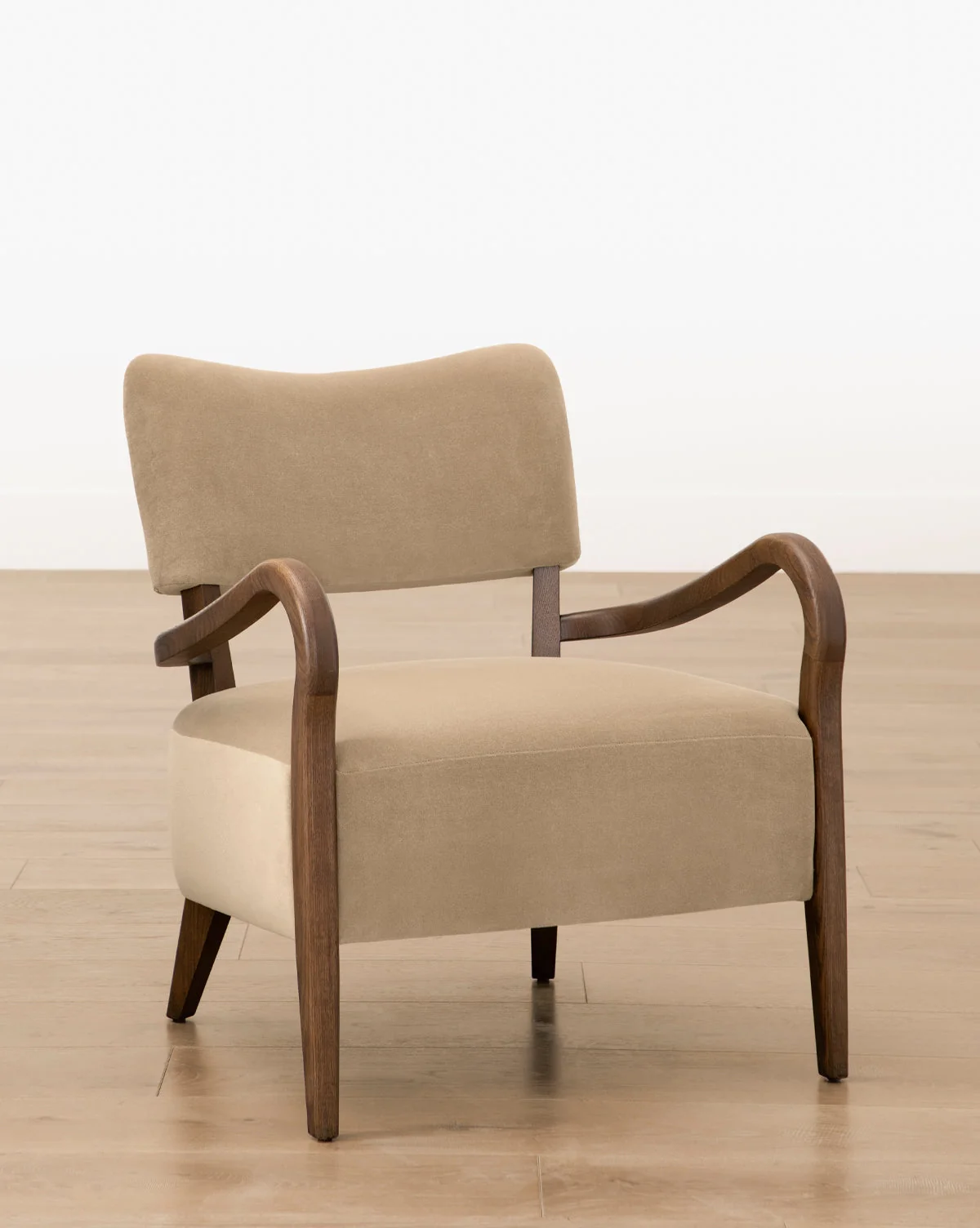 Classic Upholstered Lounge Chair with Sculptural Wood Frame & Tapered Legs for Living Room