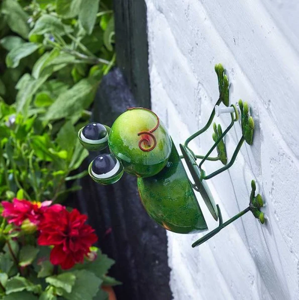 Novelty Frog Hand Painted Steel Garden Wall Decor