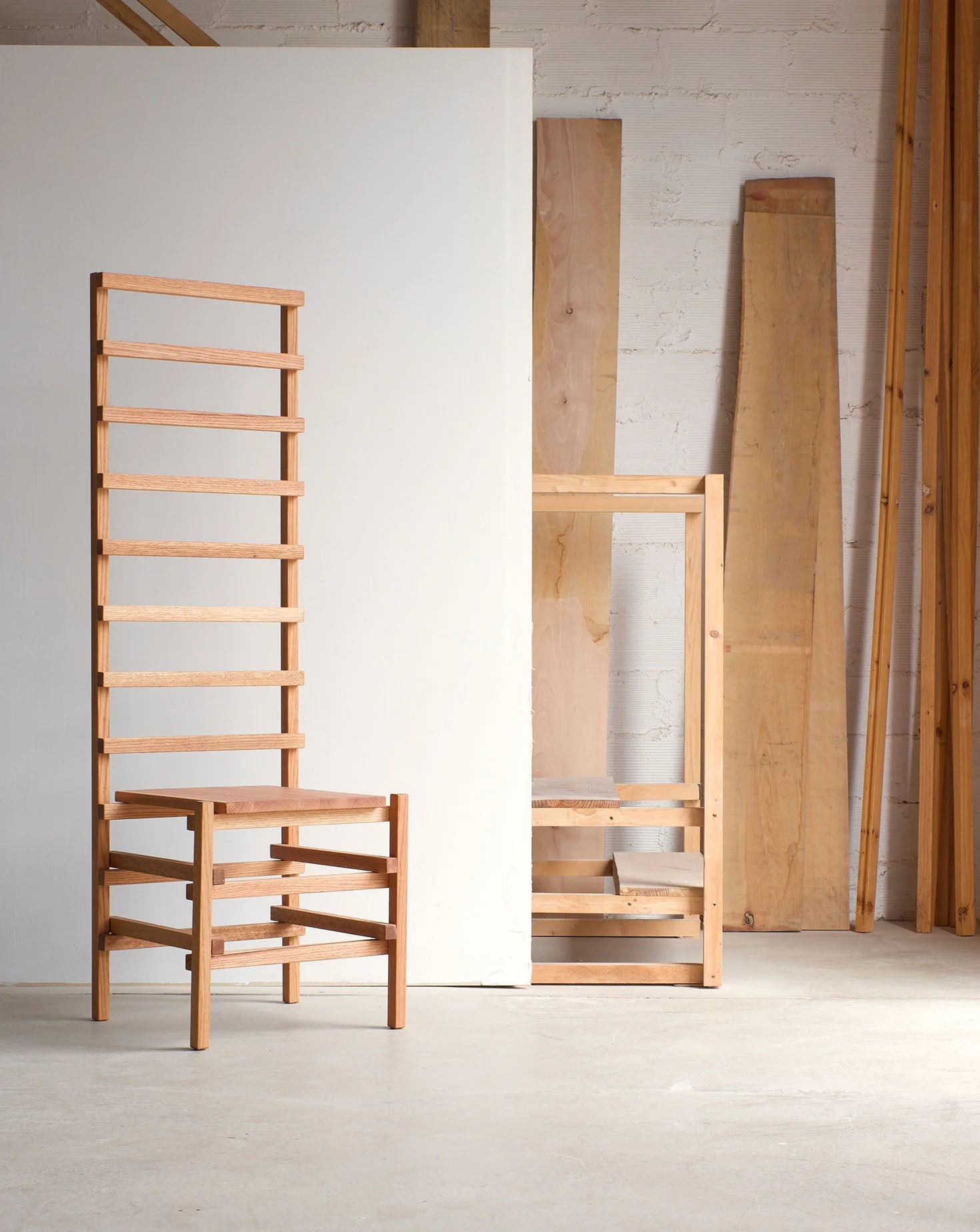 Solid Oak Natural Lacquer Ladder-Back Accent Chair